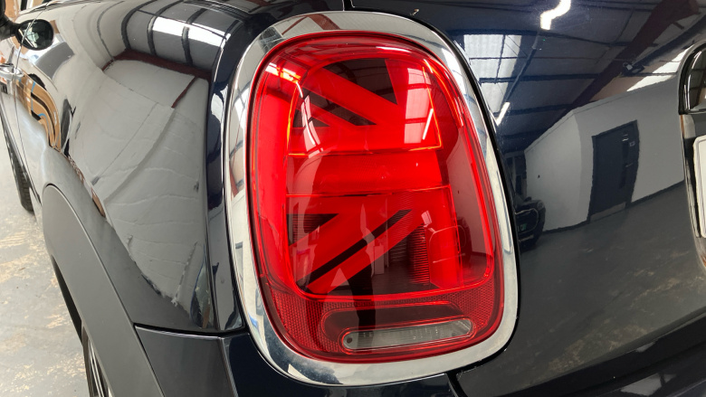 MINI Hatchback 1.5 Cooper Exclusive 3dr Auto Petrol Hatchback